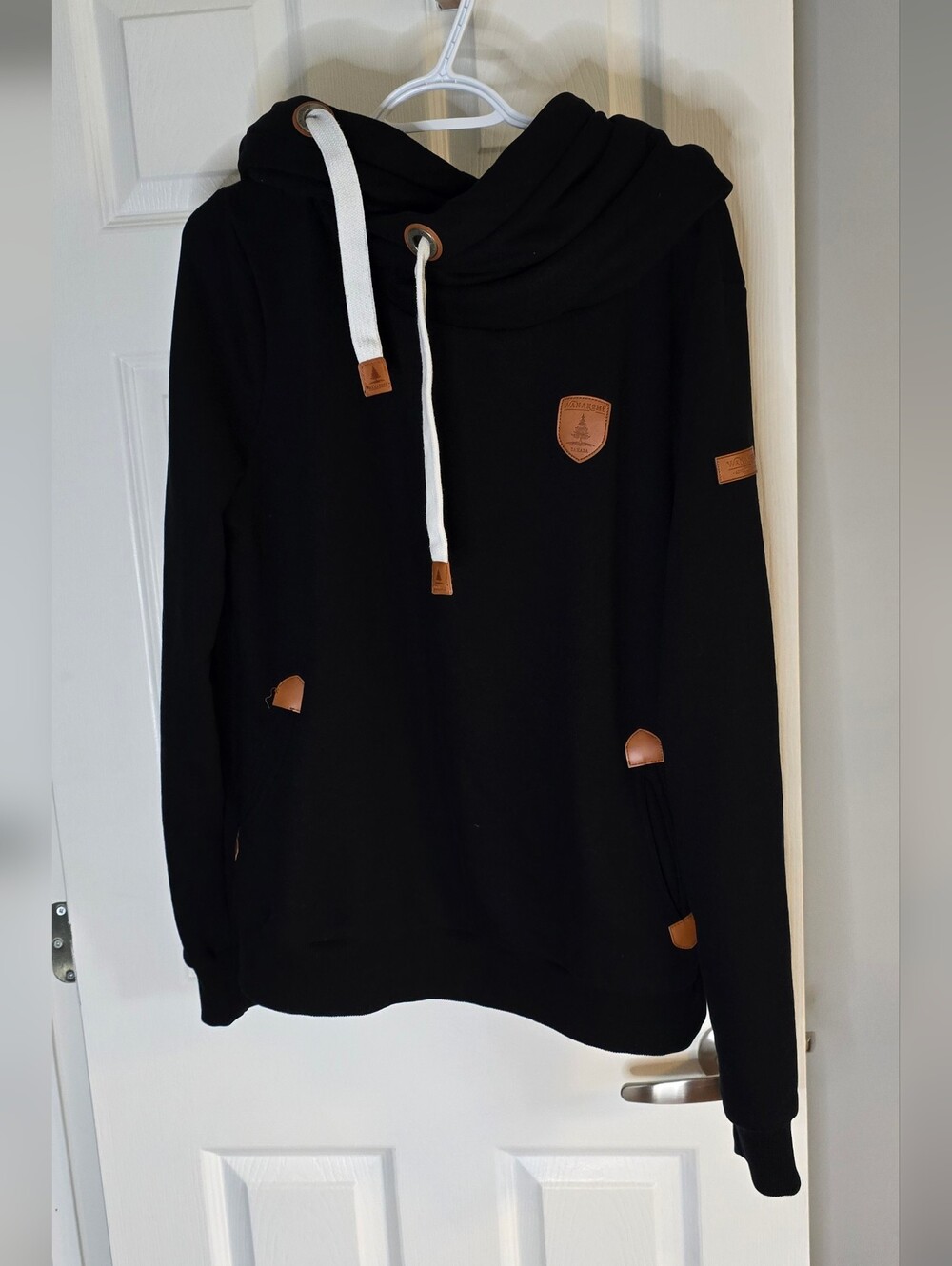 Wanakome Hoodie Black